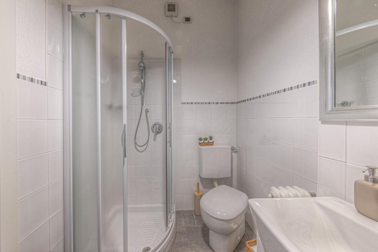 Annie House Appartamento Chic E Accogliente Σέστρι Λεβάντε Εξωτερικό φωτογραφία
